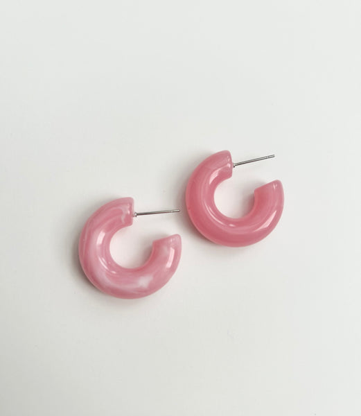 Callie Hoop Earrings in Pink Swirl