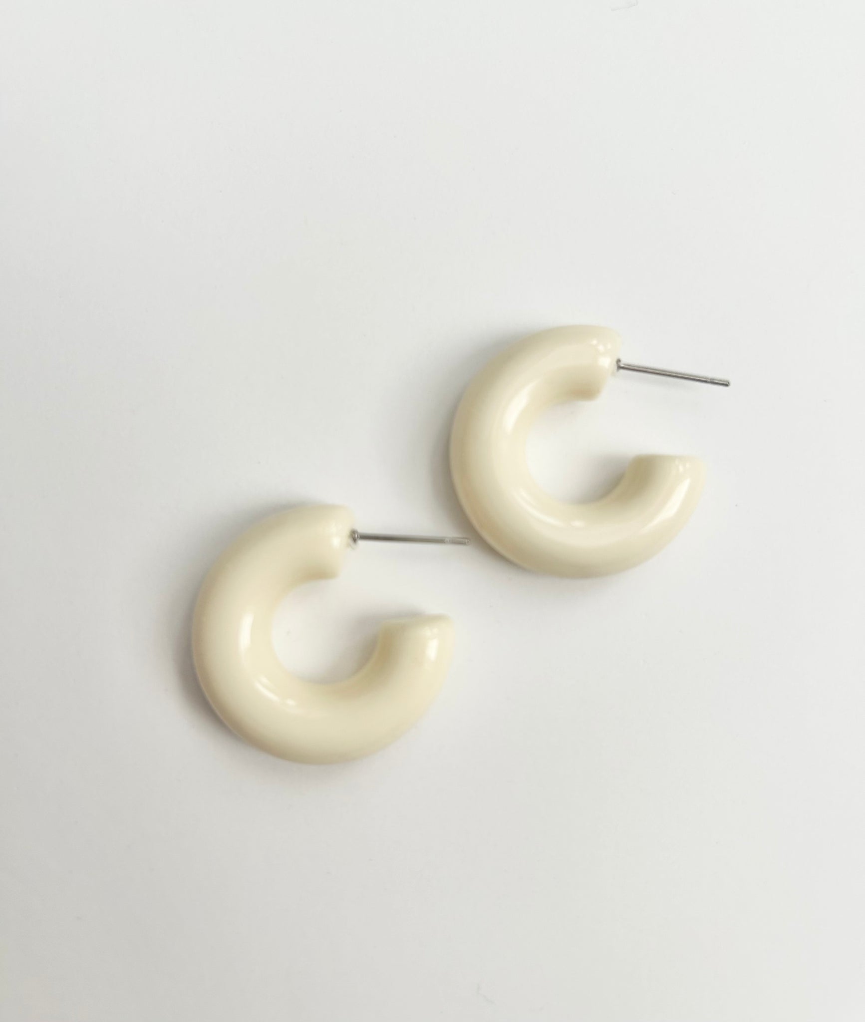 Callie Hoop Earrings in Cream