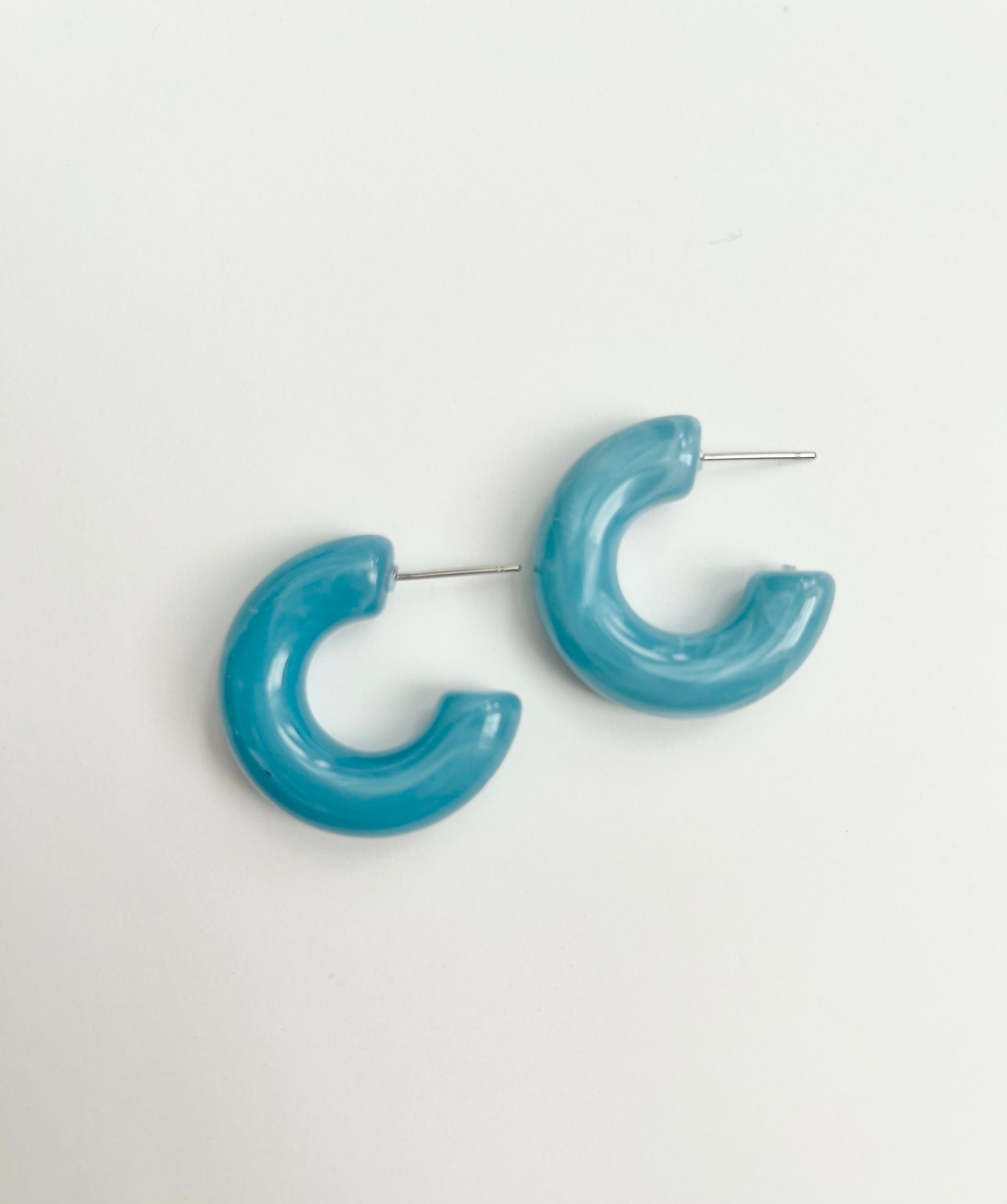 Callie Hoop Earrings in Blue Swirl